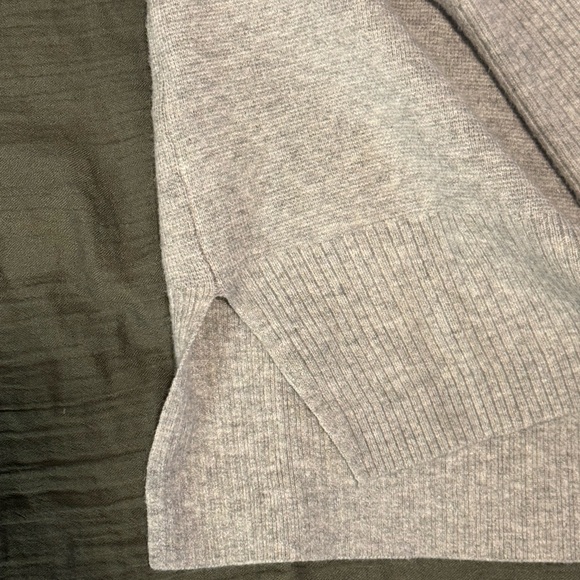 Abercrombie & Fitch Heather Gray Sweater - Picture 3 of 3